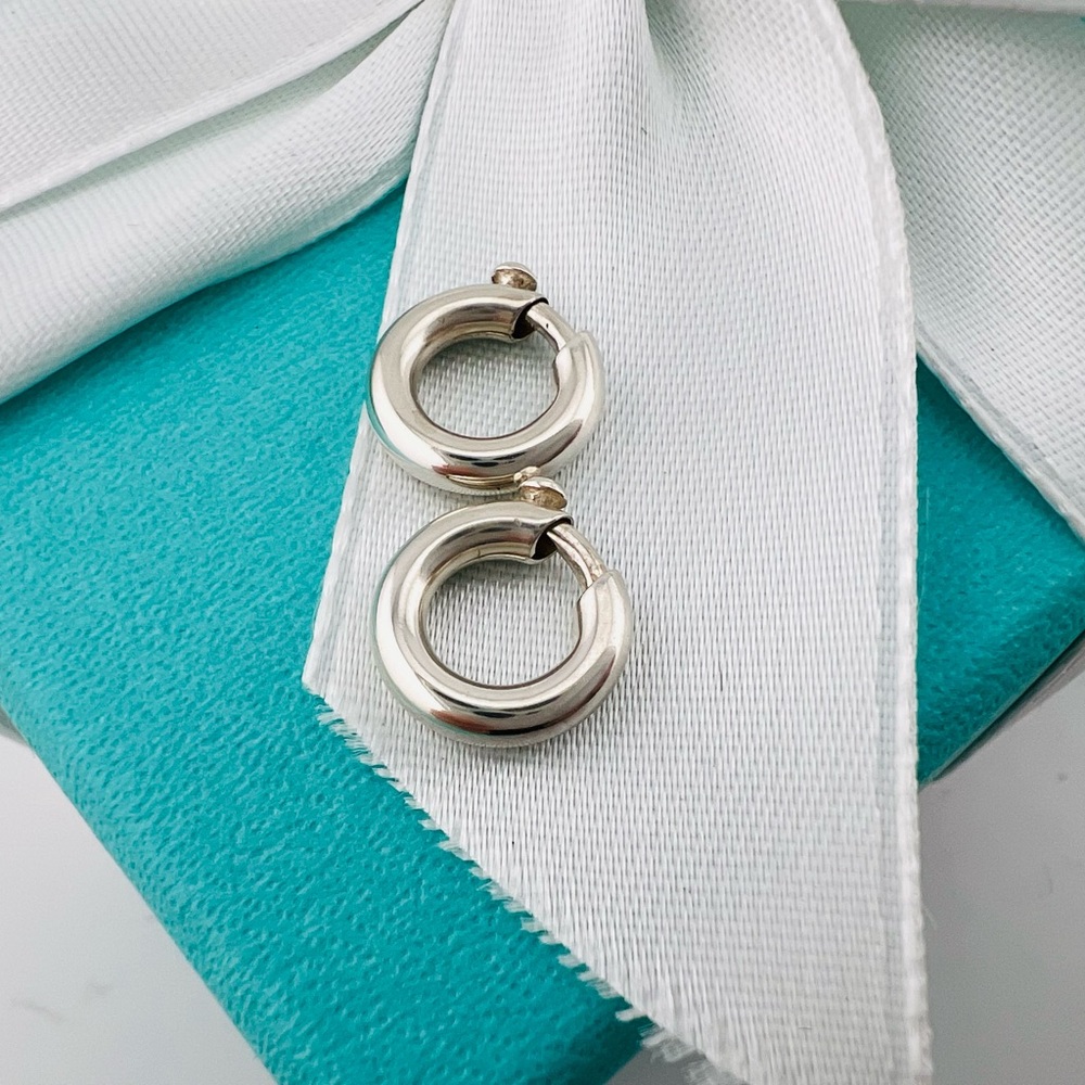 Tiffany clasping link for charms